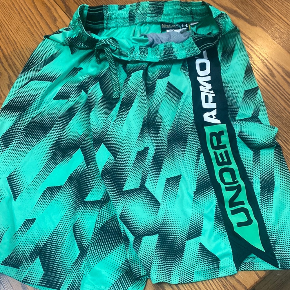 Under Armour Youth XL shorts
